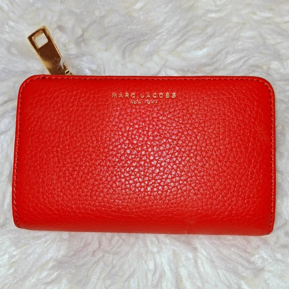 Marc Jacobs Gotham Compact Wallet - Red Pebbled Leather 🍒